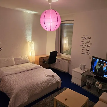 Privatunterkunft Cozy & Queit With Marcbride Leipzig