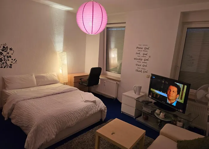 Cozy & Queit With Marcbride Leipzig