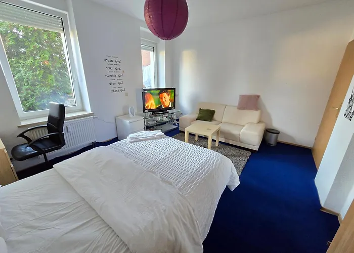 Cozy & Queit With Marcbride *