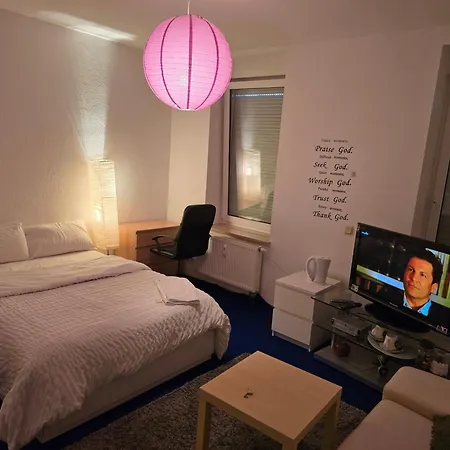 Cozy & Queit With Marcbride Leipzig